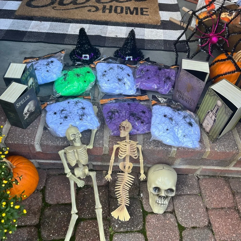 Hocus Pocus 17 piece Halloween Decorations price includes all Trunk or Treat